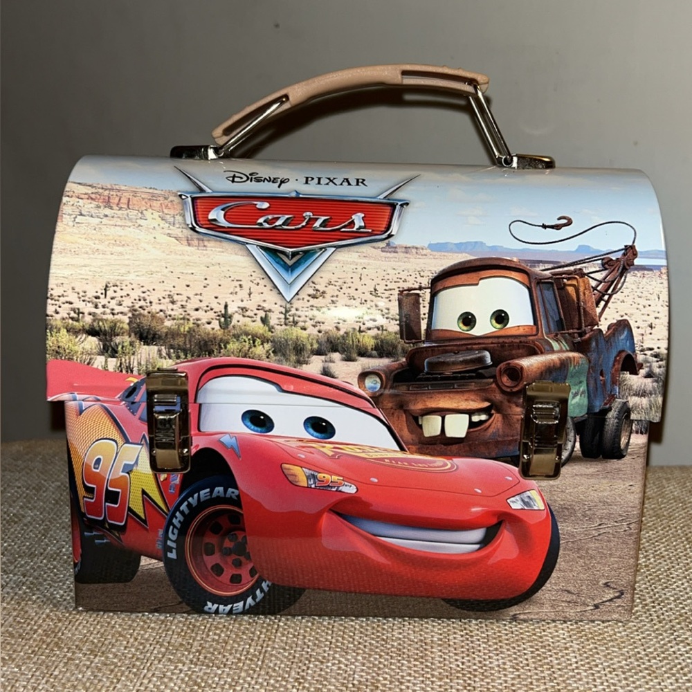 Disney Pixar Cars tin box/lunchbox featuring Lightning McQueen & Mater